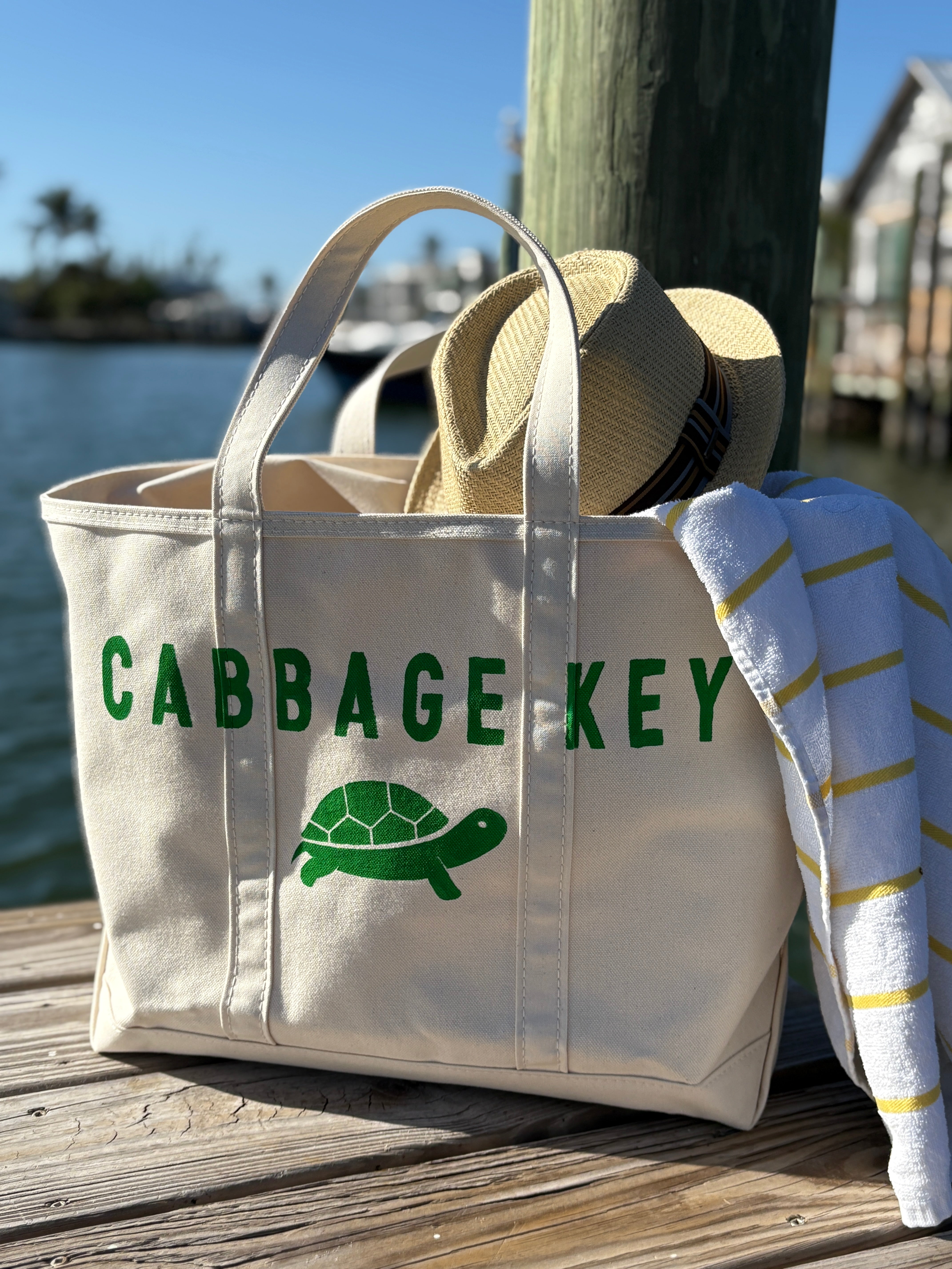 Cabbage Key Large Tote in Green Turtle