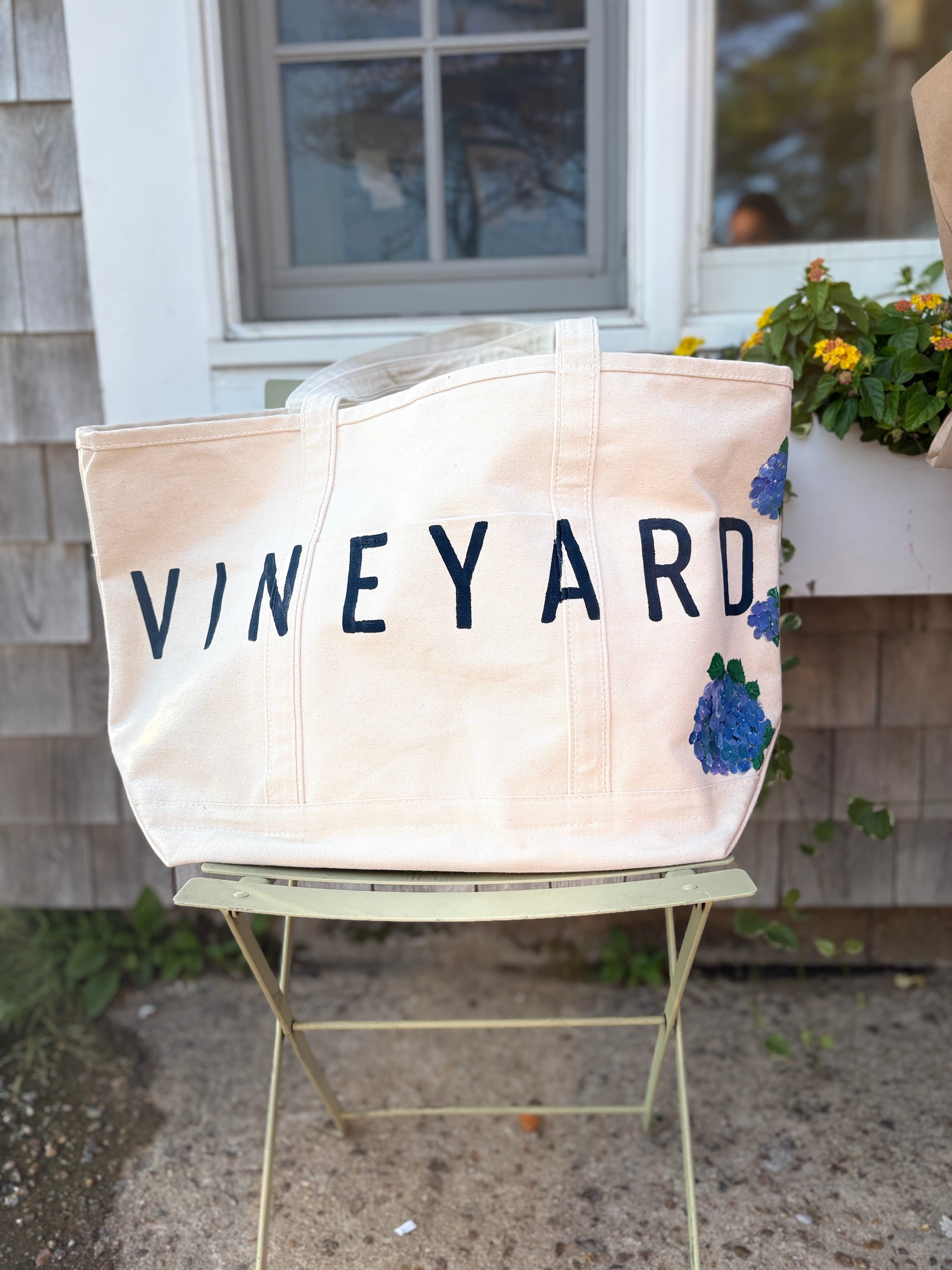Martha’s Vineyard Large Hydrangea Tote