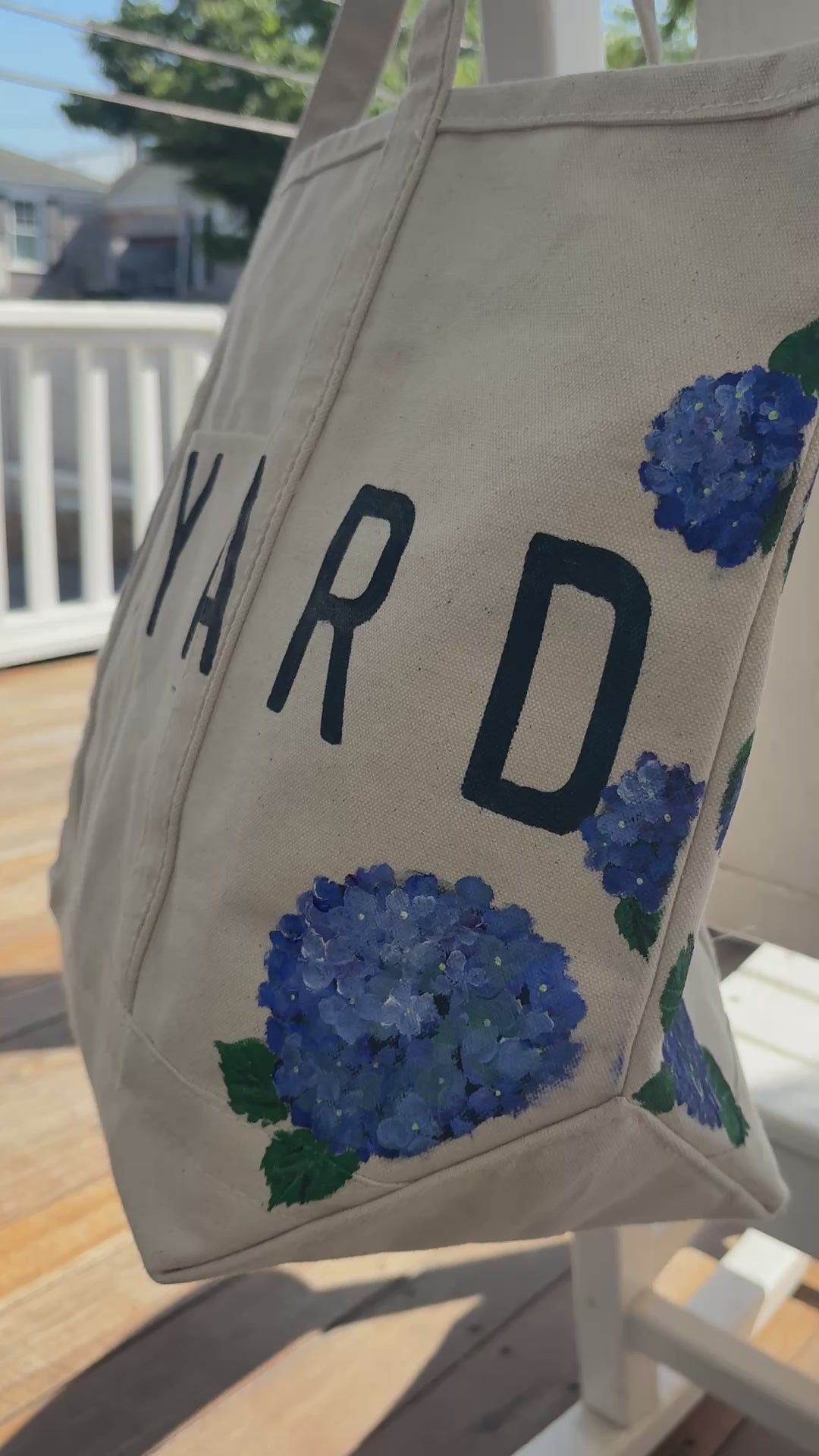 Martha’s Vineyard Large Hydrangea Tote